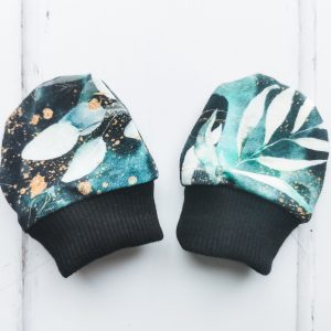 green leaves mitts